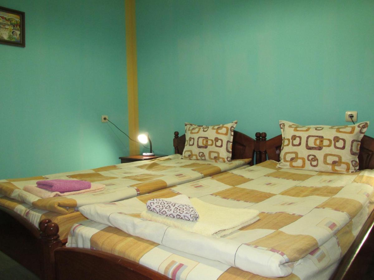 Pri Orehite Guesthouse Oreshak  Exterior photo