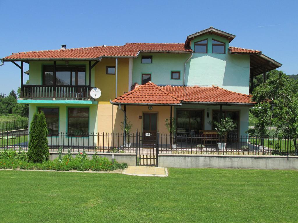 Pri Orehite Guesthouse Oreshak  Exterior photo