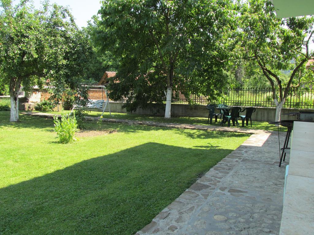 Pri Orehite Guesthouse Oreshak  Exterior photo