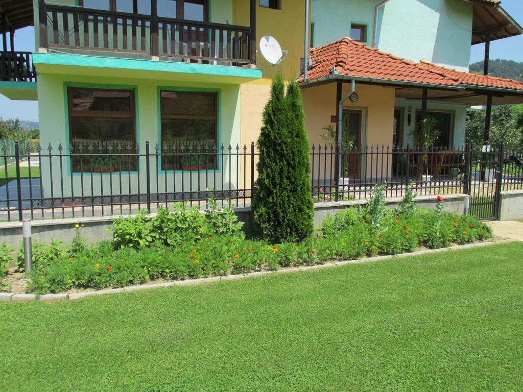 Pri Orehite Guesthouse Oreshak  Exterior photo